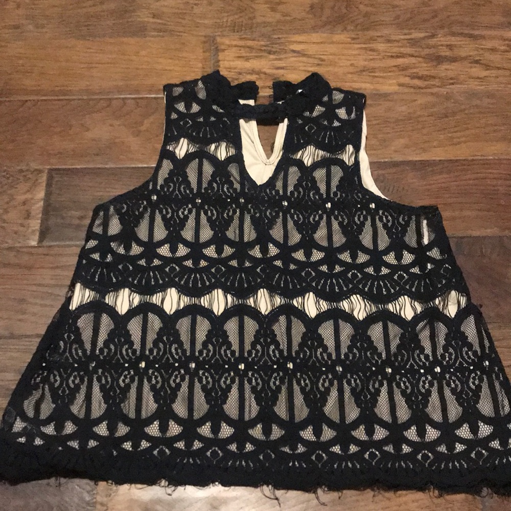 Lace sleeveless top